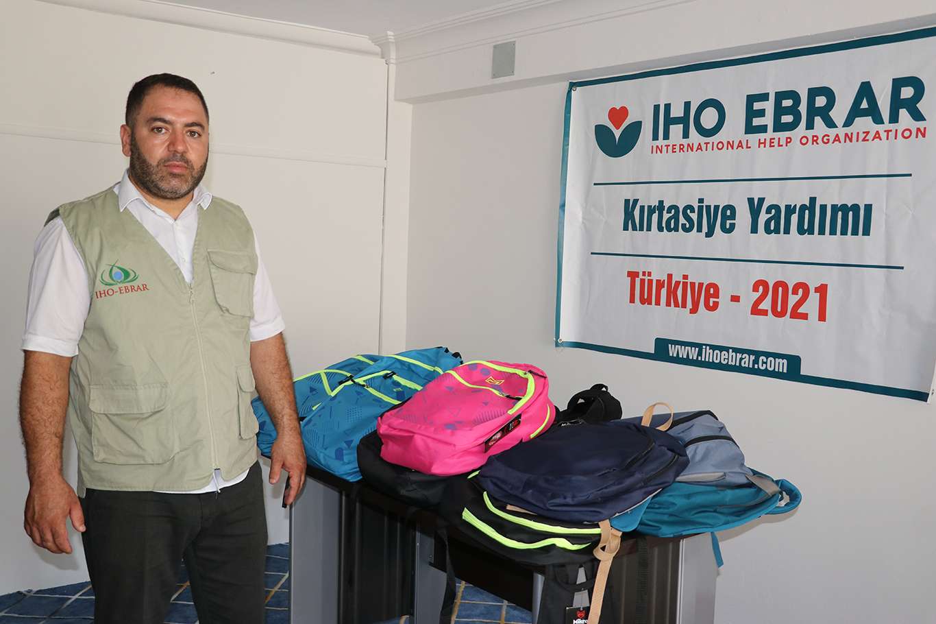 IHO-EBRAR yetim öğrencilere kırtasiye yardımında bulundu IHO-EBRAR yetim öğrencilere kırtasiye yardımında bulundu